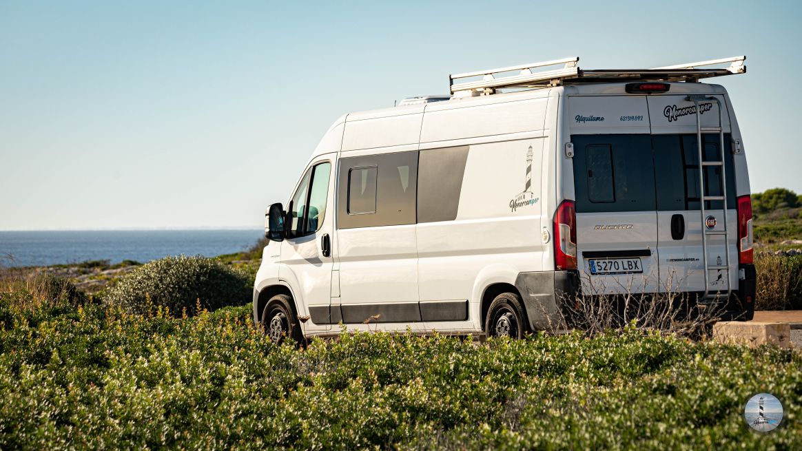 Exterior de la Camper al Atardecer
